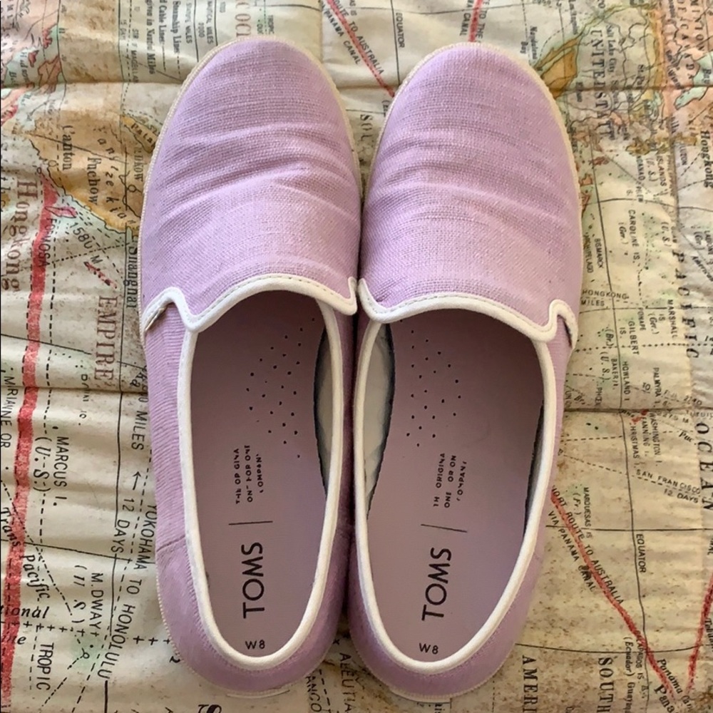 Gently used light purple Toms slip-ons siz…